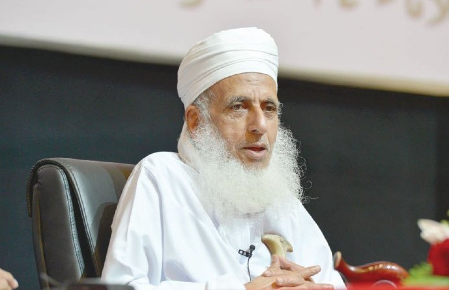 އުންމާންގެ މުފްތީ އައްޝައިޚް އަހްމަދު ބިން ހަމަދް