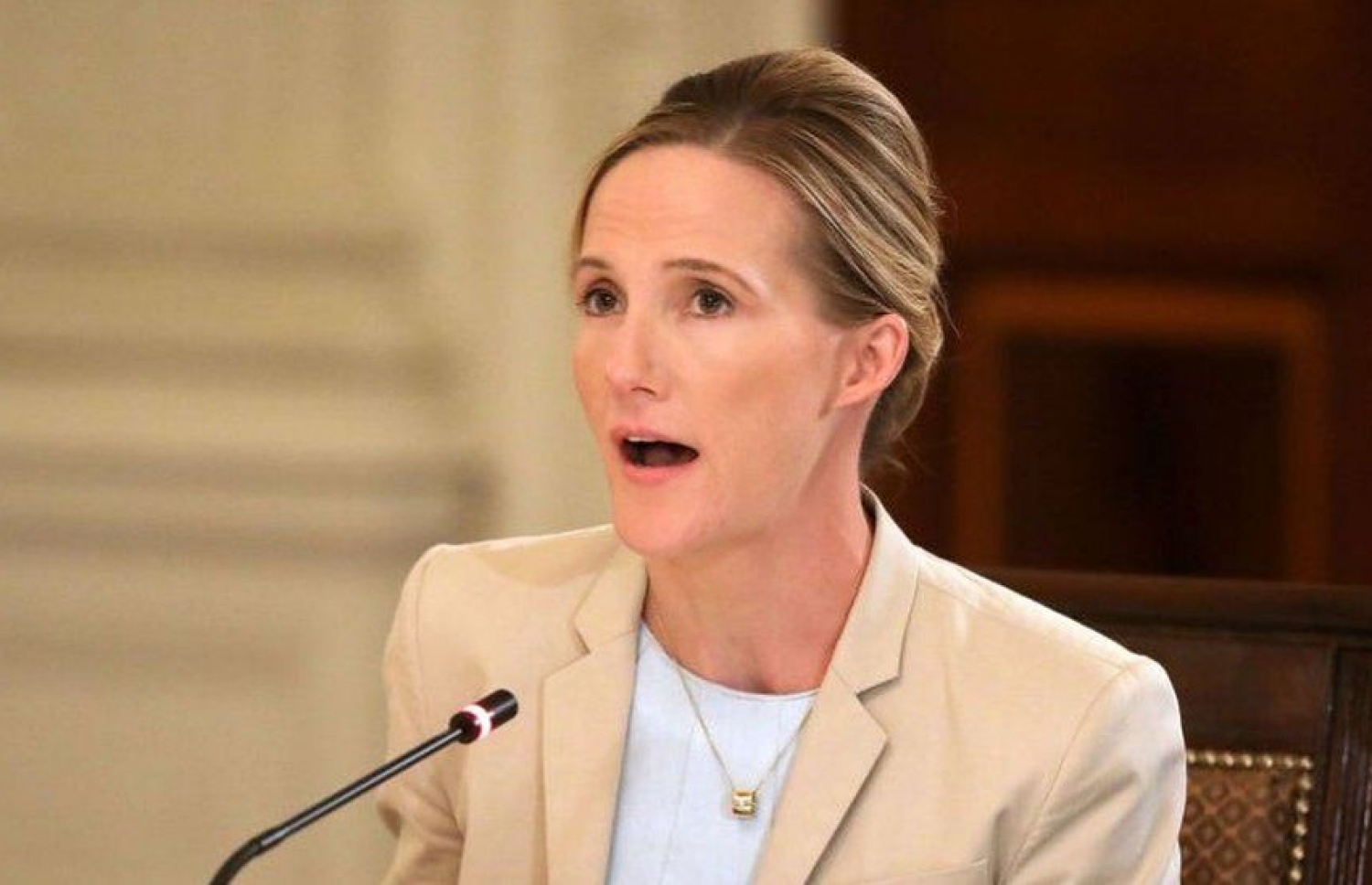 އެންޓިގަނީ ޑޭވިޒް.