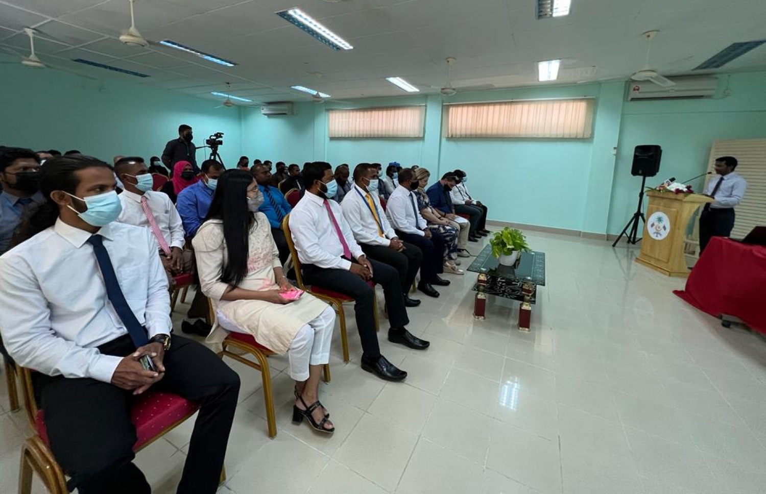 ލ. އަތޮޅުގައި "ރީ-އިމޭޖިން ޓޫރިޒަމް" ފެށުމަށް މިއަދު ފޮނަދޫގައި ބޭއްވި ރަސްމިއްޔާތުގައި ޓުރިޒަމް މިނިސްޓްރީގެ އިސްވެރިން ބައިވެރިވެވަޑައިގަންނަވަނީ-- މިހާރު ފޮޓޯ: އަމާނީ އަބްދުﷲ