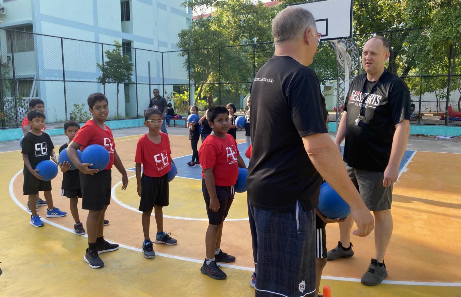 ސްޓާސް އެކެޑެމީ އާއި ކޯޗާސް އިންޓަނޭޝަނަލް ގުޅިގެން މާލޭގައި ކުރިއަށް ގެންދިޔަ ޓްރޭނިން ކޭމްޕްގެ ތެރެއިން --- ފޮޓޯ: އެސްބީއޭ