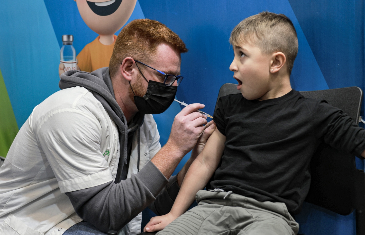 އިޒްރޭލުގައި ހަ އަހަރުގެ ކުއްޖަކަށް ކޮވިޑް ވެކްސިން ޖަހަނީ. --ފޮޓޯ:އޭއެފްޕީ