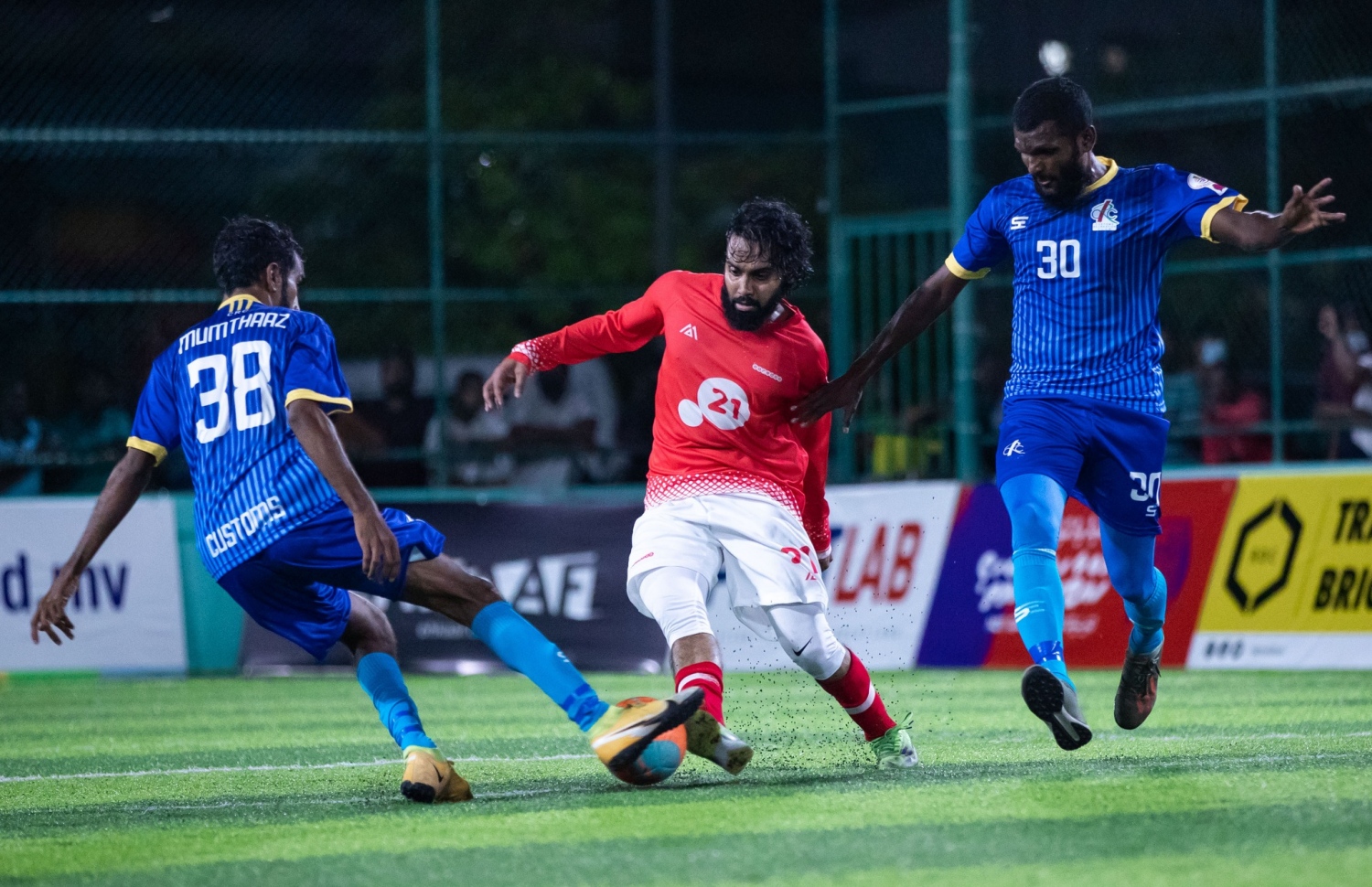 އުރީދޫ އާއި ކަސްޓަމް ކުޅުނު މެޗުގެ ތެރެއިން --- ފޮޓޯ: އިމޭޖަސް އެމްވީ