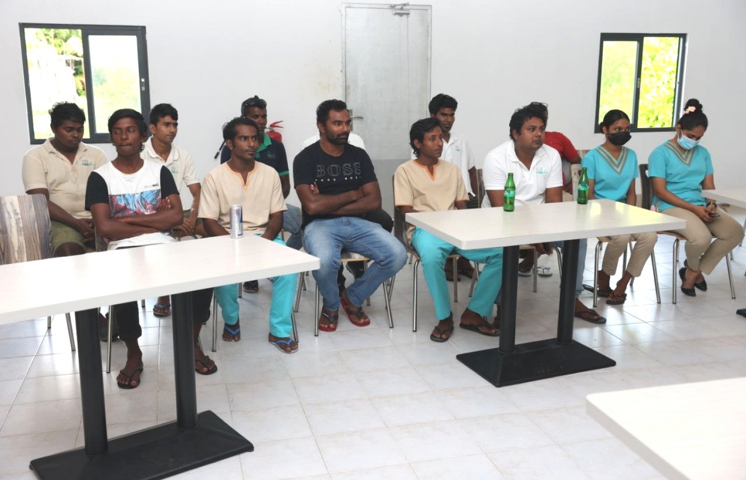 ޓޫރިޒަމް މިނިސްޓަރު ޑރ. މައުސޫމާއެކު މިއަދު ބޭއްވި ބައްދަލުވުމުގައި ރަހާ ރިސޯޓުގެ ބައެއް މުވައްޒަފުން ބައިވެރިވަނީ.-- ފޮޓޯ: ޓޫރިޒަމް މިނިސްޓްރީ