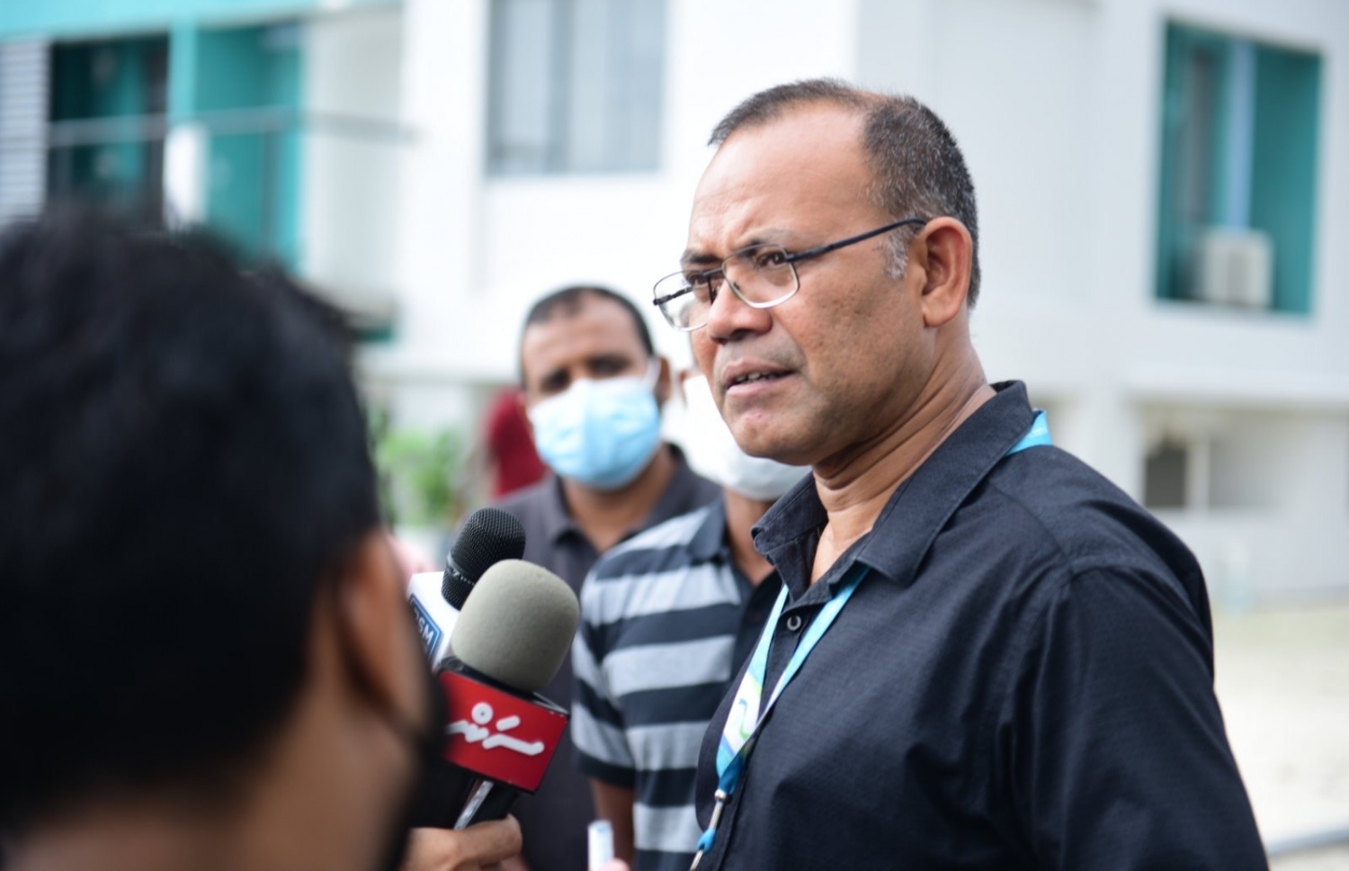 ޝާހު މީޑިއާަތަކަށް މައުލޫމާތު ދެއްވަނީ: އަމިއްލަ މީޓަރުތަކަށް ބަދަލު ކޮށްގެންވެސް ހިދުމަތް ރަނގަޅު ކުރާނެ ކަމަށް ވިދާޅުވި-- ފޮޓޯ: އެމްޑަބްލިއުއެސްސީ