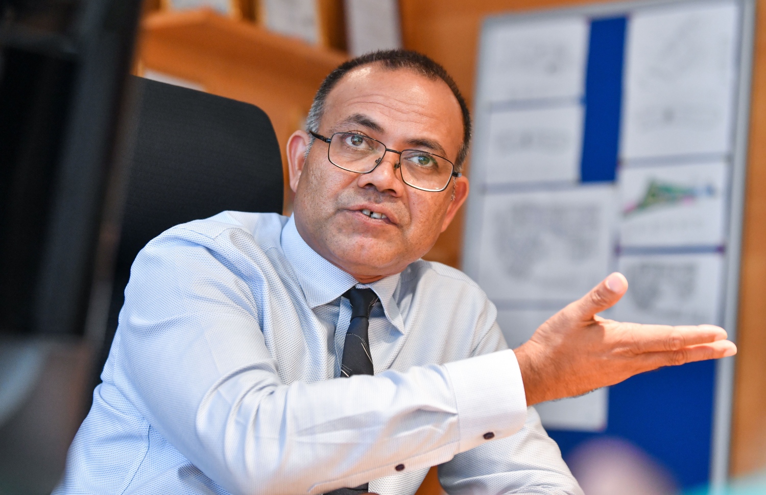 ހިޔާ ފްލެޓުގެ ފެނުގެ މައްސަލައާ ގުޅޭގޮތުން ޝާހު "މިހާރު" އާ އިއްޔެ ވާހަކަ ދައްކަވަނީ.--- ފޮޓޯ: ފަޔާޒު މޫސާ/ މިހާރު