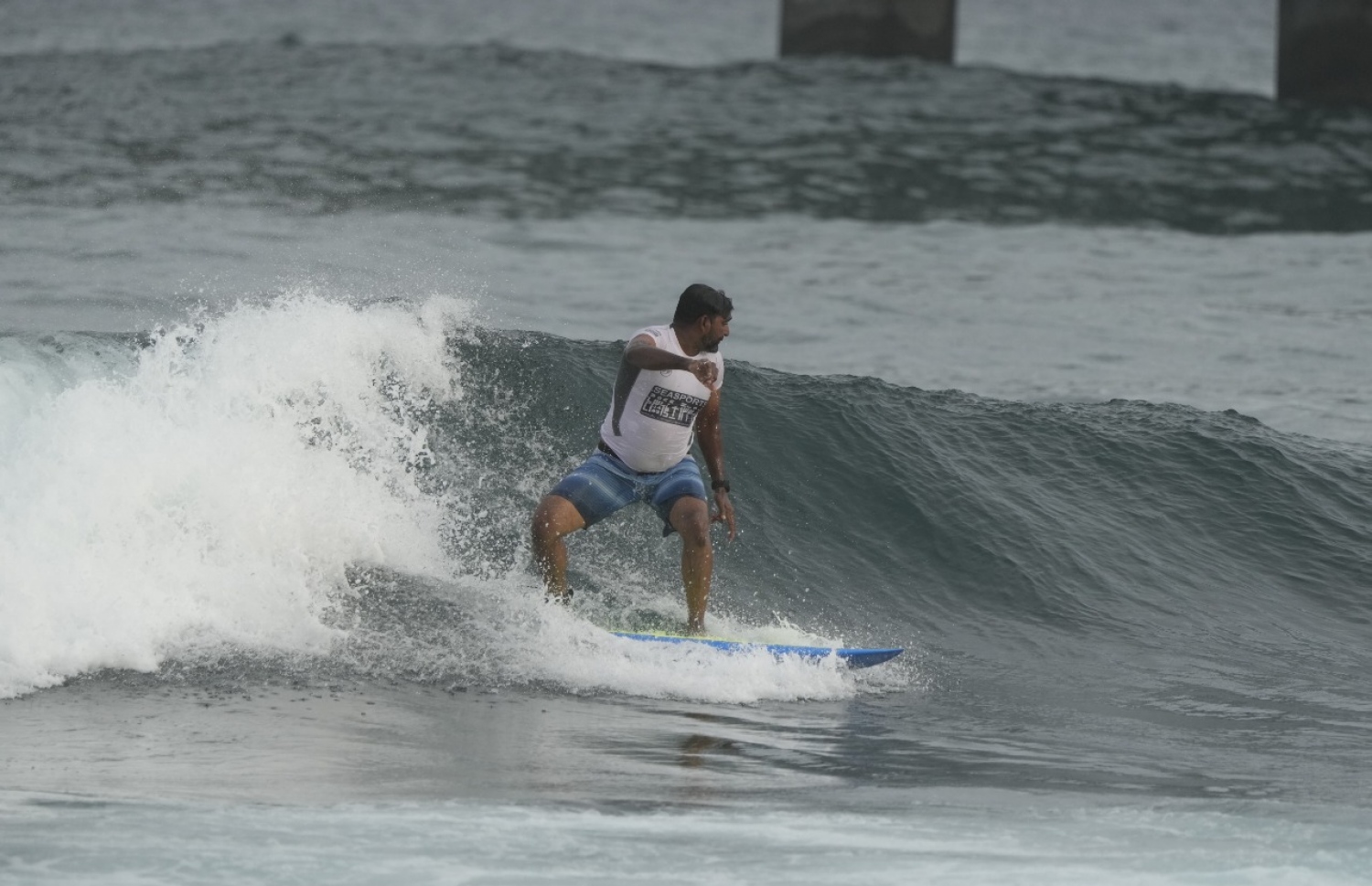 މާސްޓާސް ޑިވިޝަނުގައި އަހުމަދު ނާސިރު (ލޮނޭ) ރާޅާއަޅަނީ. ލޮނޭ ވަނީ ކުއާޓާއާ ހަމައިން މުބާރާތުން ކަޓައިފަ އެވެ. ފޮޓޯ: މުންދު ފޮޓޯގްރާފާ