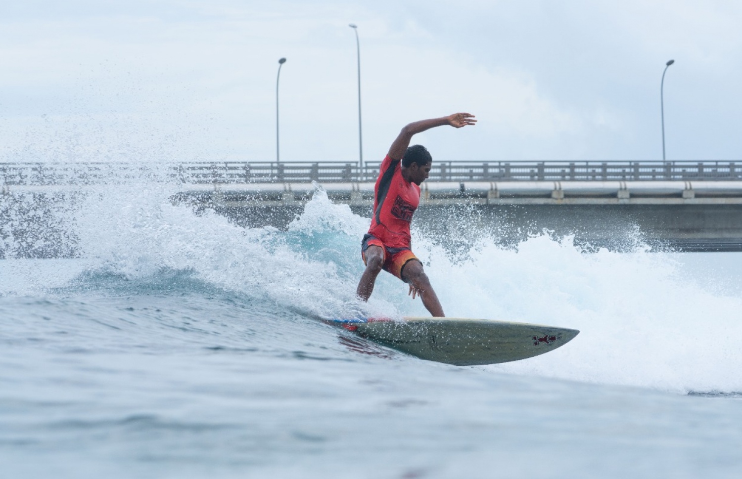 ޖޫނިއާ ޑިވިޝަނުގައި ވާދަކުރާ އަޔާން. އަޔާން ވަނީ ސެމީއިން ޖާގަ ހޯދައިފައި.-- ފޮޓޯ: ލިކުއިފައި މޯލްޑިވްސް