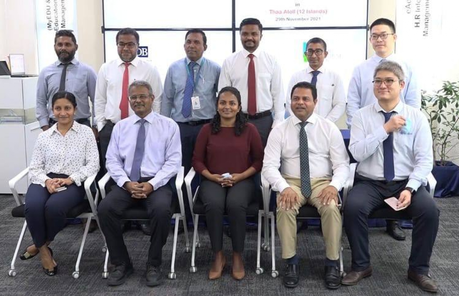 ތ. އަތޮޅުގައި މީހުން ދިރިއުޅޭ ހުރިހާ ރަށެއްގައި އިރުގެ އަލިން ހަކަތަ އުފެއްދާނެ ނިޒާމެއް ގާއިމްކުރަން ބަޔަކާ ހަވާލުކުރަން ބޭއްވި ރަސްމިއްޔާތު.-- ފޮޓޯ: އެންވަޔަރަމަންޓް މިނިސްޓްރީ