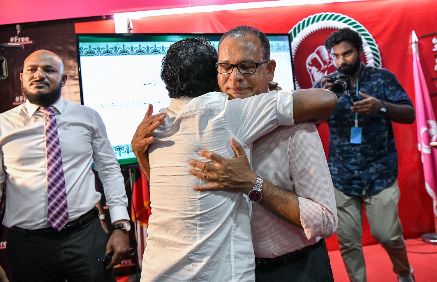 ޔާމީން މިނިވަންވުމުން އާދަމް ޝަރީފް އުފާފާޅުކުރައްވަނީ. -- ފޮޓޯ: ފަޔާޒް މޫސާ/ މިހާރު