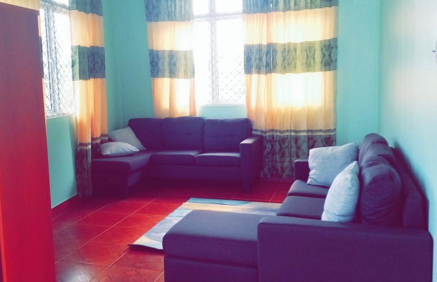 ފުވައްމުލަކުގައި ހުންނަ "އަމާން ވެށި" ގެ އެތެރެ: ކުދިން ފޮތް ކިޔާލަން ތިބެން ހަދައިފައިވާ ބައި.-- ފޮޓޯ:  ޖެންޑާ މިނިސްޓްރީ