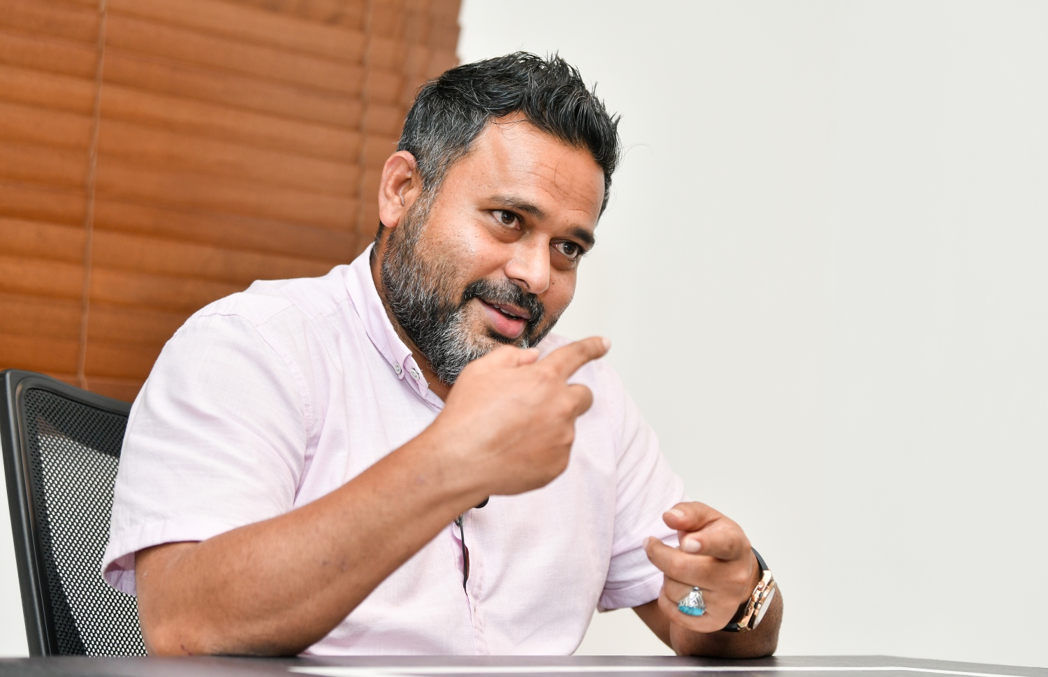 ޕީޕީއެމްގެ ނައިބު ރައީސް ޝިޔާމް "މިހާރު" ގެ "މެދުސަފުހާ" އަށް އިއްޔެ އިންޓަވިއު ދެއްވަނީ.---ފަޔާޒު މޫސާ/ މިހާރު