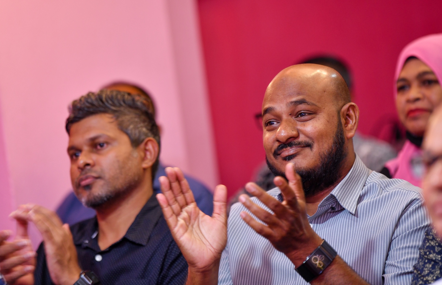 ޑިސެމްބަރު 1، 2021- ކުރީގެ ރައީސް ޔާމީން ޖަލުން މިނިވަންވުމުގެ އުފަލުގައި ބޭއްވި ޖަލްސާގައި ޕީއެންސީގެ ނައިބު ރައީސް އަދި މާލޭ ސިޓީ ކައުންސިލްގެ މެމްބަރު އިބްރާހިމް ޝުޖާއު ބައިވެރިވެވަޑައިގަންނަވަނީ.---ފޮޓޯ: ފަޔާޒު މޫސާ/ މިހާރު