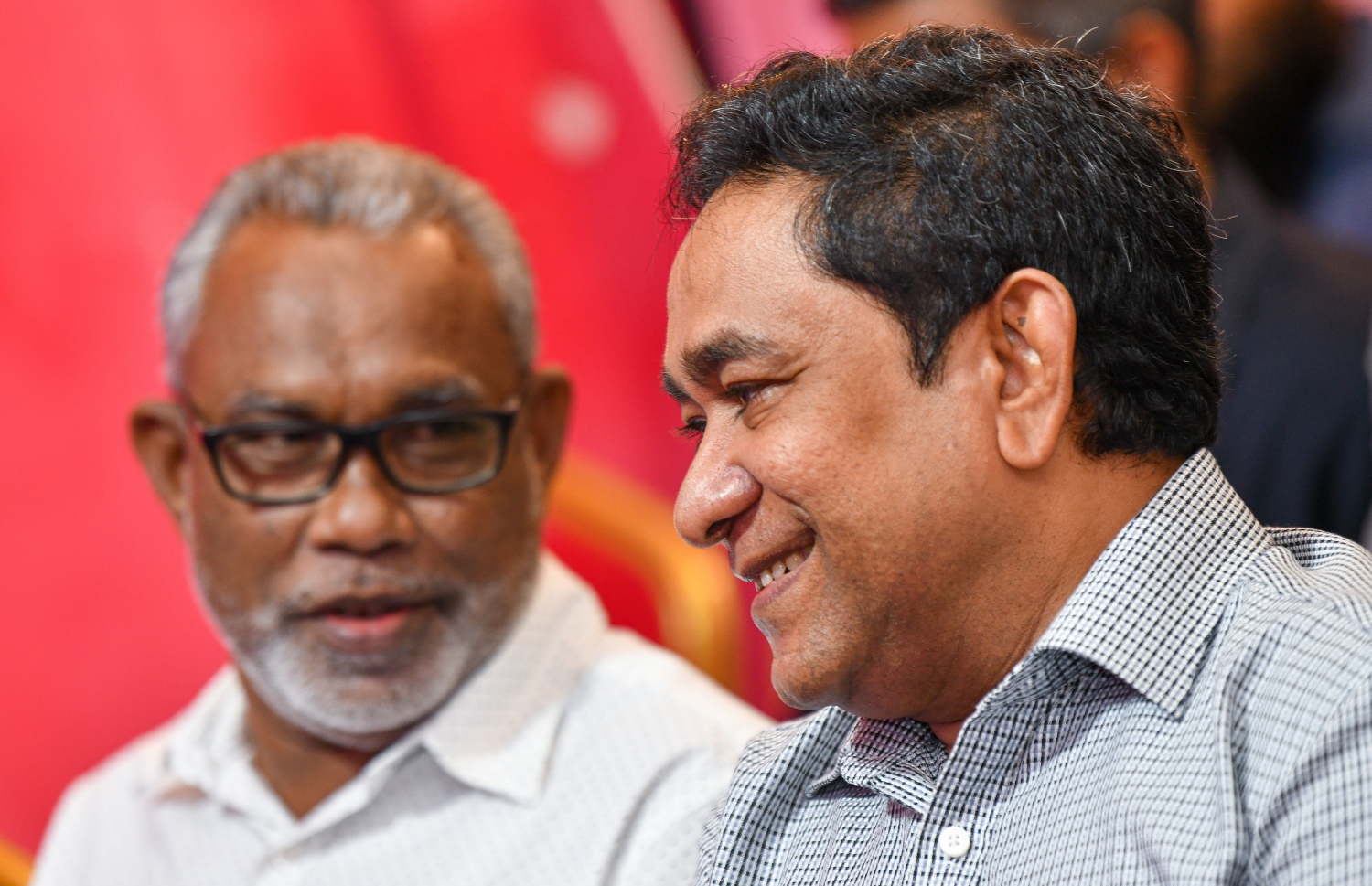 ޑިސެމްބަރު 1، 2021- ކުރީގެ ރައީސް ޔާމީން ޖަލުން މިނިވަންވުމުގެ އުފަލުގައި ބޭއްވި ޖަލްސާގައި އެ މަނިކުފާނު ބައިވެރިވެވަޑައިގެން، ޕީޕީއެމް/ޕީއެންސީ ކޯލިޝަން ވަގުތީ ގޮތުން ހިންގުމާ ހަވާލުވެ ހުންނެވި އަބްދުއްރަހީމާ ވާހަކަފުޅު ދައްކަވަނީ.---ފޮޓޯ: ފަޔާޒު މޫސާ/ މިހާރު