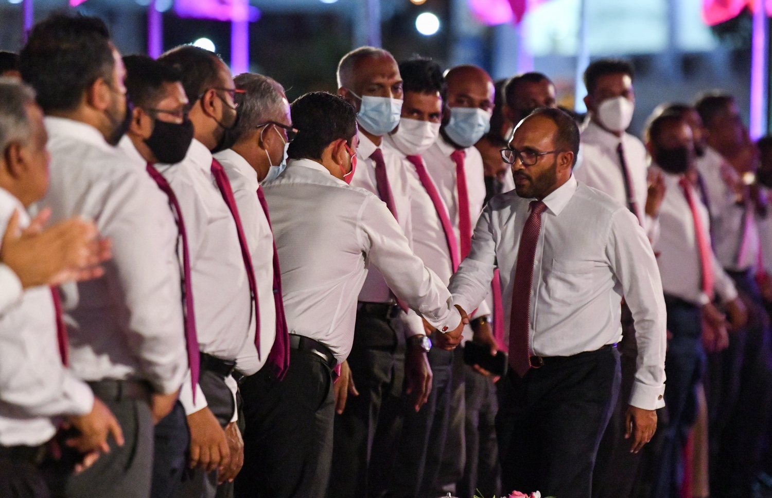 ކުރީގެ ރައީސް އަބްދުﷲ ޔާމީން މިނިވަންވުމާ ގުޅިގެން އިދިކޮޅު ޕީޕީއެމް/ޕީއެންސީން އަލިމަސް ކާނިވަލުގައި ބޭއްވި ޖަލްސާ.-- ފޮޓޯ: ފަޔާޒް މޫސާ / މިހާރު