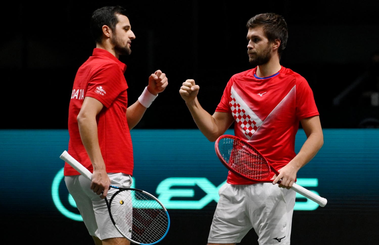 ކްރޮއޭޝިއާގެ ޑަބަލްސް ޕެއާ، ޕަވިޗް (ވ) އަދި މެކްޓިޗް (ކ).-- ފޮޓޯ: އޭއެފްޕީ