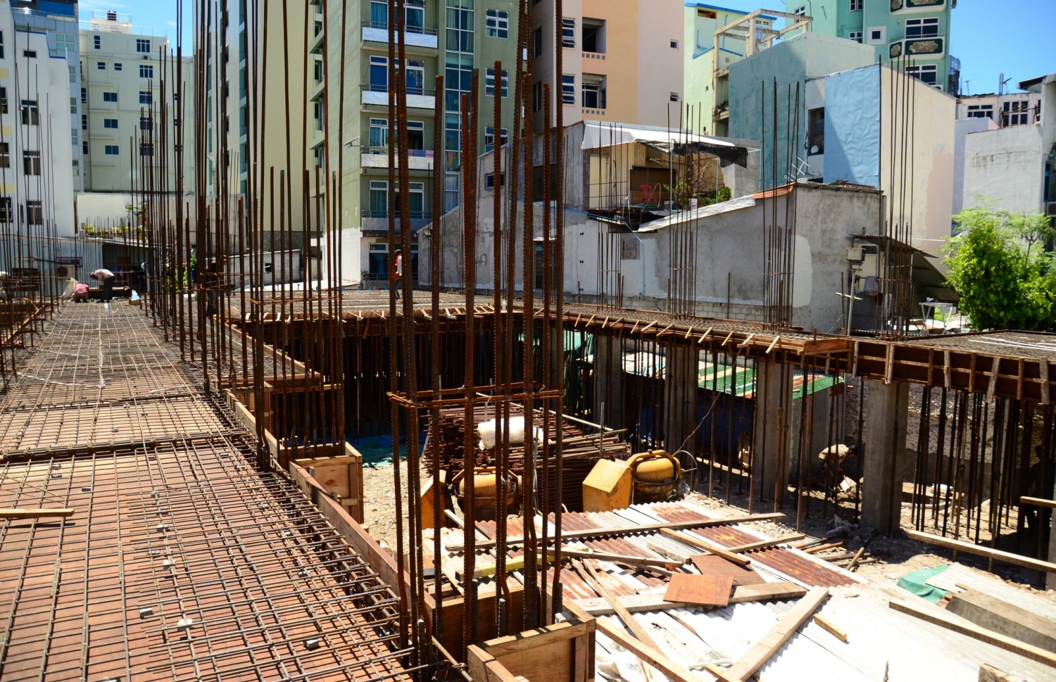 އަރަބިއްޔާ ސްކޫލު އިމާރާތްކުރިއިރު ނަގާފައިވާ ފޮޓޯއެއް.- ފޮޓޯ: ކިއުންތެރިއެއް