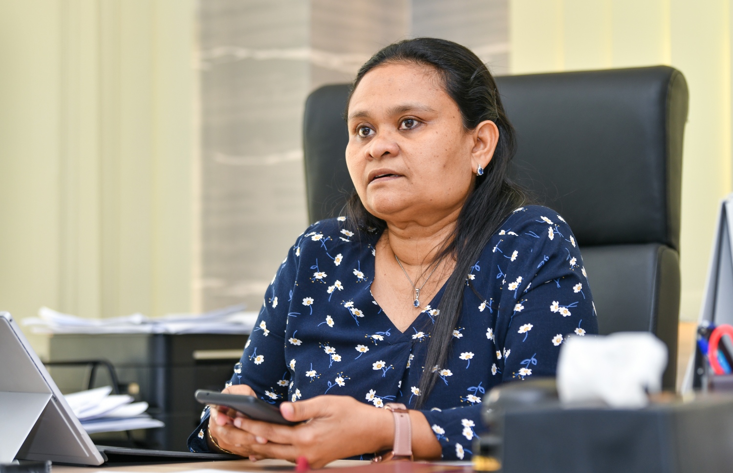 ހުޅުމާލެ ހޮސްޕިޓަލްގެ ސީއީއޯ މާރިޔާ "މިހާރު" އަށް އިންޓަވިއުދެއްވަނީ.-- ފޮޓޯ: ފަޔާޒު މޫސާ/ މިހާރު