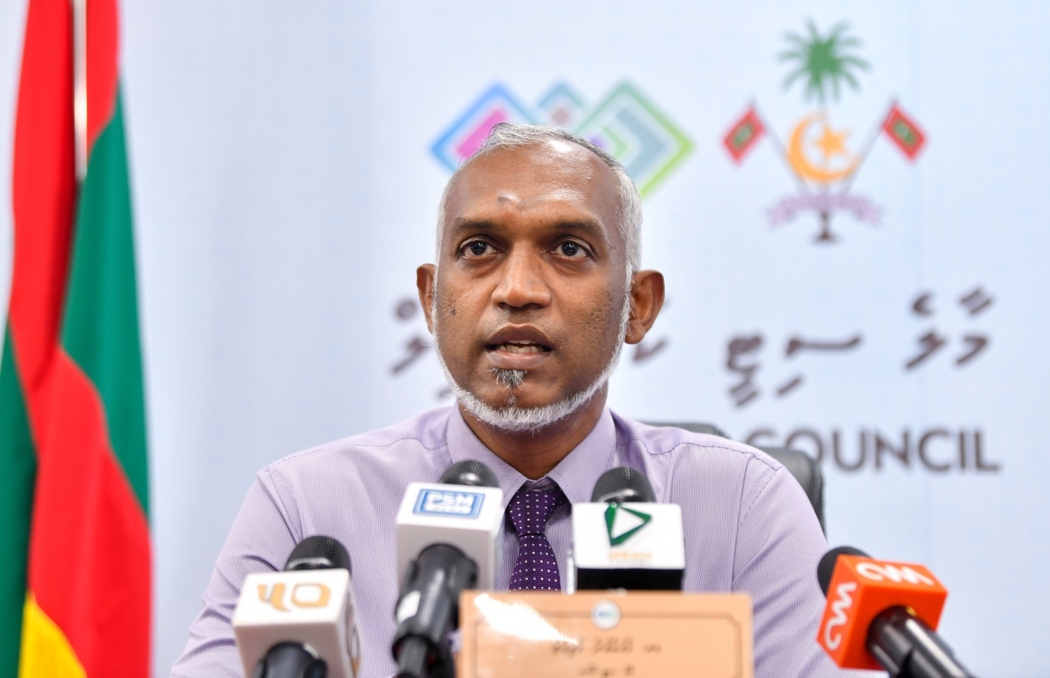 މާލެ ސިޓީ ކައުންސިލުން މިއަދު ބޭއްވި ނިއުސް ކޮންފަރެންސްގައި މޭޔަރު ޑރ. މުއިއްޒު ވާހަކަދައްކަވަނީ.-- ފޮޓޯ ފަޔާޒު މޫސާ/ މިހާރު