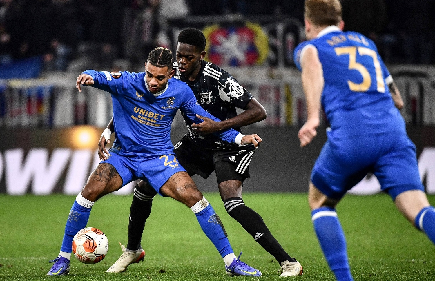 ލިއޯން އާއި ރޭންޖާސް ބައްދަލުކުރި މެޗުގެ ތެރެއިން.-- ފޮޓޯ: އޭއެފްޕީ