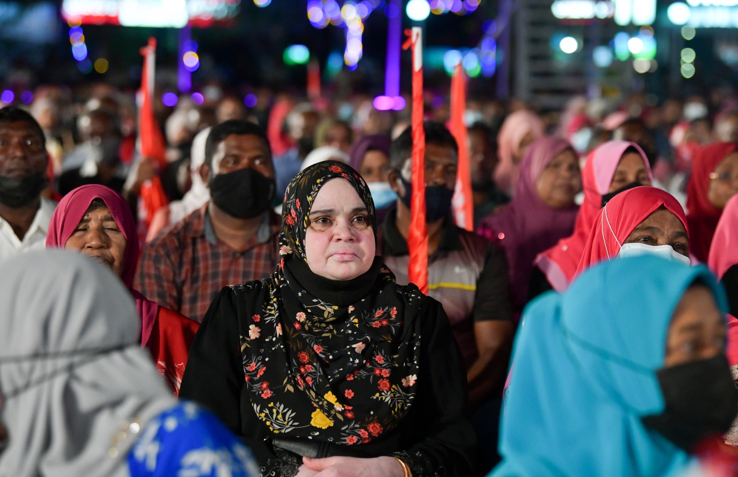 ޑިސެމްބަރު 10، 2021: އިދިކޮޅު ޕީޕީއެމް/ޕީއެންސީން ކާނިވާ ސަރަހައްދުގައި ބޭއްވި "ކޮތަރުކޮށި" ޖަލްސާގައި ބައިވެރިވި ބައެއް މީހުން.--- ފޮޓޯ: ފަޔާޒު މޫސާ / މިހާރު