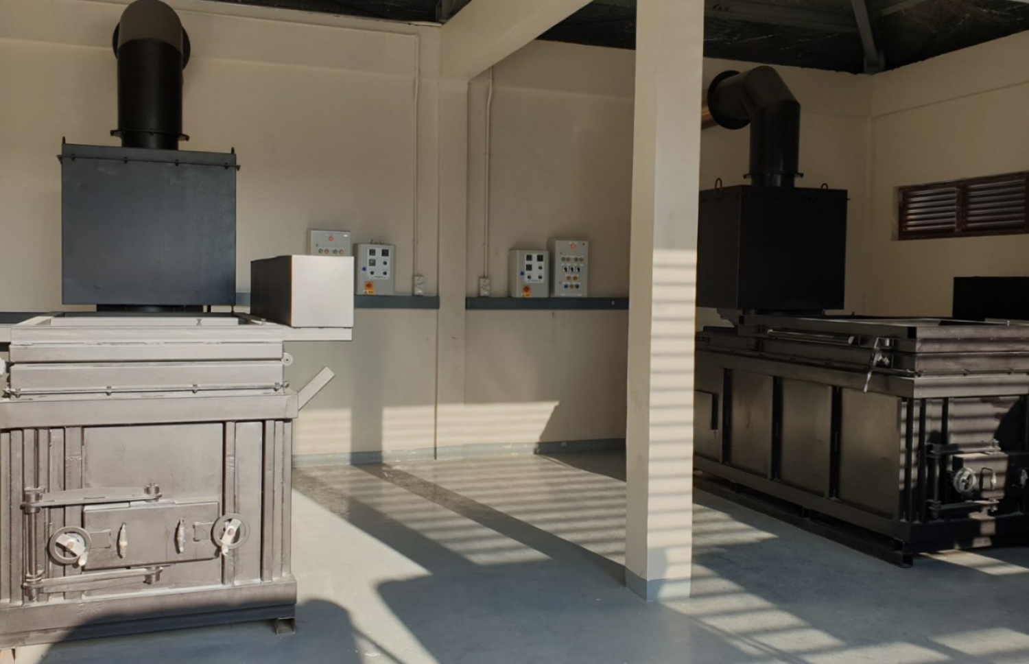 ރާއްޖޭގެ ރިސޯޓެއްގައި ބަހައްޓާފައިވާ "އިންސިނާ 8" ގެ ކުނި ނައްތާލެވޭ މެޝިން. މި މެޝިނުން ރިސޯޓުތަކުގެ ހުރިހާ ކުންޏެއް ނައްތާލެވޭނެ--ފޮޓޯ:އަރިވަރަ