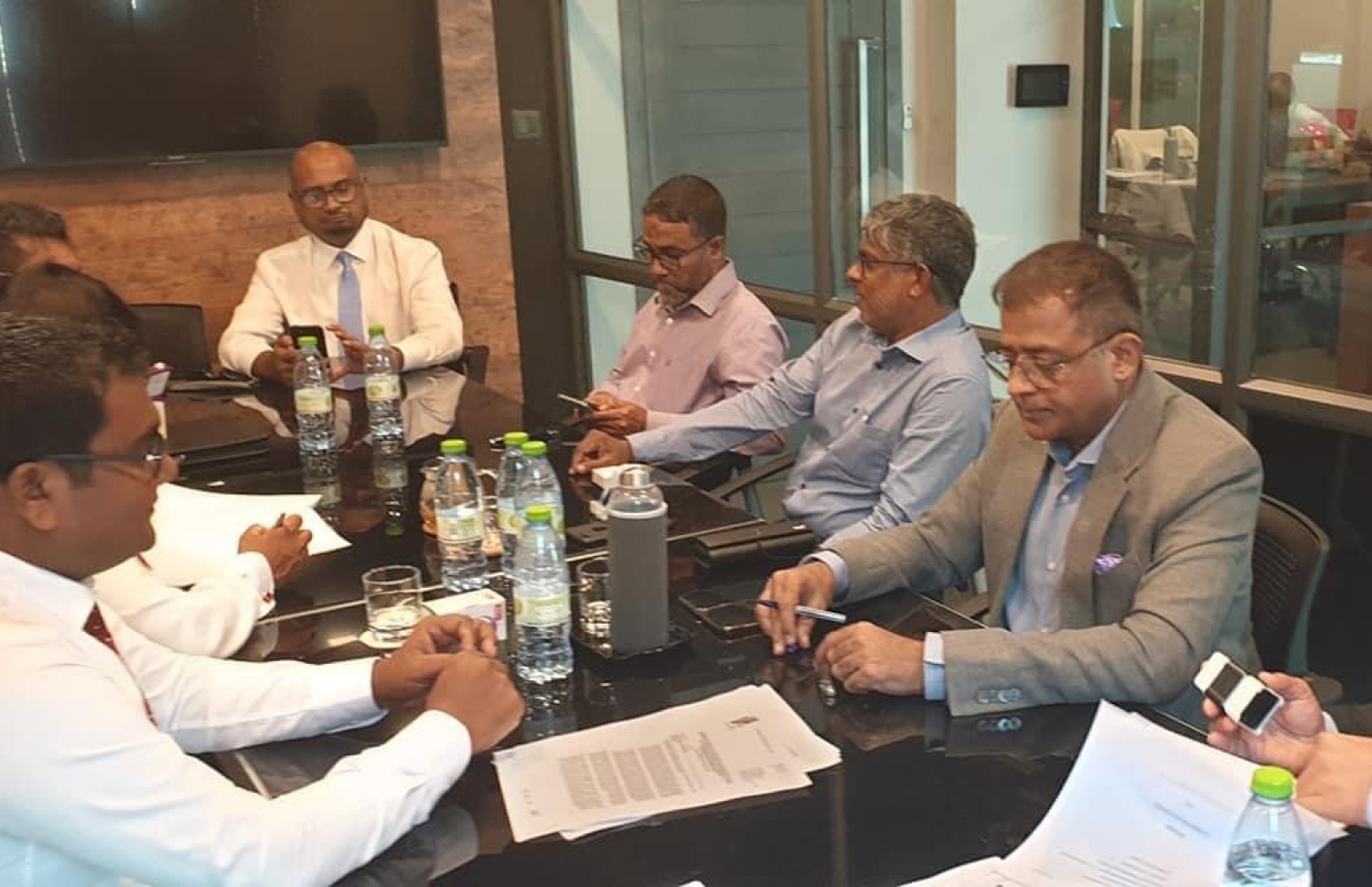 ރ. ވާދޫގެ ތިން ހެކްޓަރުގެ ބިމުގައި ރިސޯޓެއް ހެދުމަށް ސިންގަޕޫރުގެ ކުންފުންޏަކާ ހަވާލުކުރުމަށް މާގިރި ހޮޓެލްގައި ބޭއްވި ރަސްމިއްޔާތު.