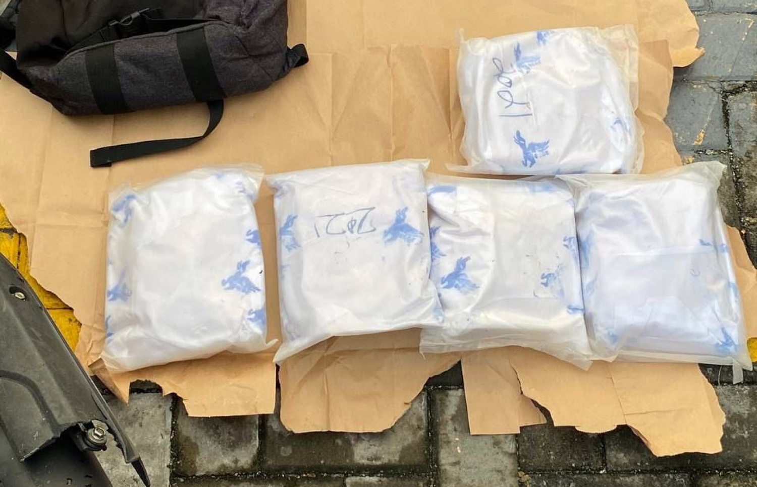 ފުލުުހުންގެ އޮޕަރޭޝަންގައި އަތުލައިގަތް ބައެއް ޑްރަގްސް. -- ފޮޓޯ: ޕޮލިސް