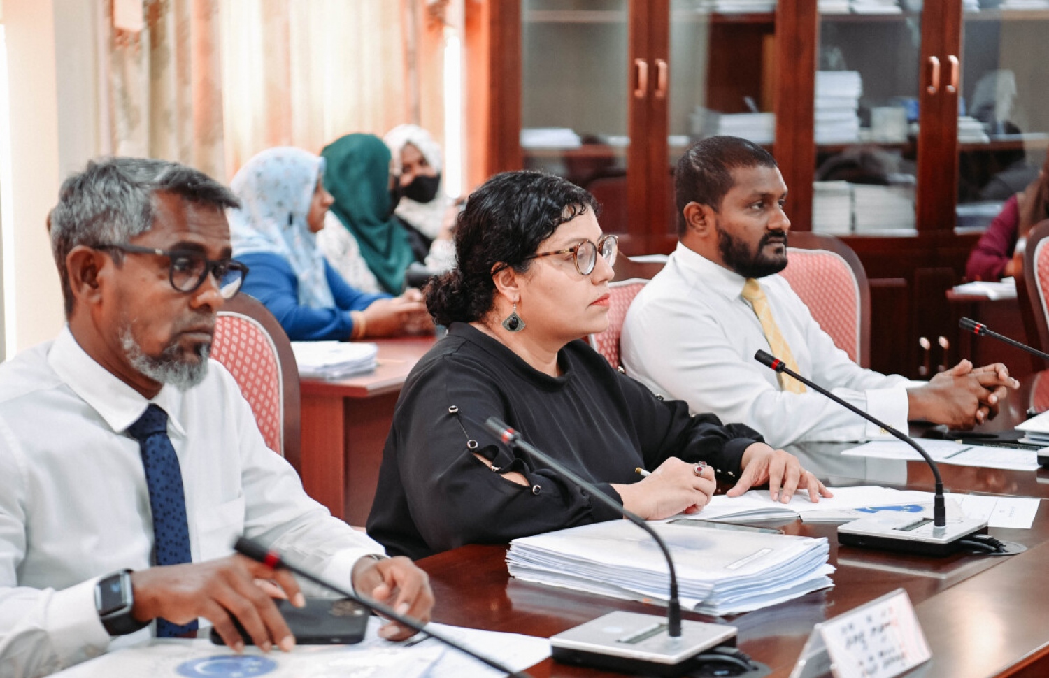 ރައްޔިތުންގެ މަޖިލީހުގެ އިޖުތިމާއީ ކޮމިޓީގެ ބައްދަލުވުމެއް ކުރިއަށް ގެންދަނީ.---ފޮޓޯ: މަޖިލިސް