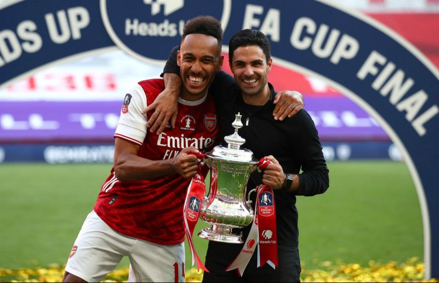 މިދިޔަ އަހަރުގެ އެފްއޭކަޕް ތަށި ހިފައިގެން.