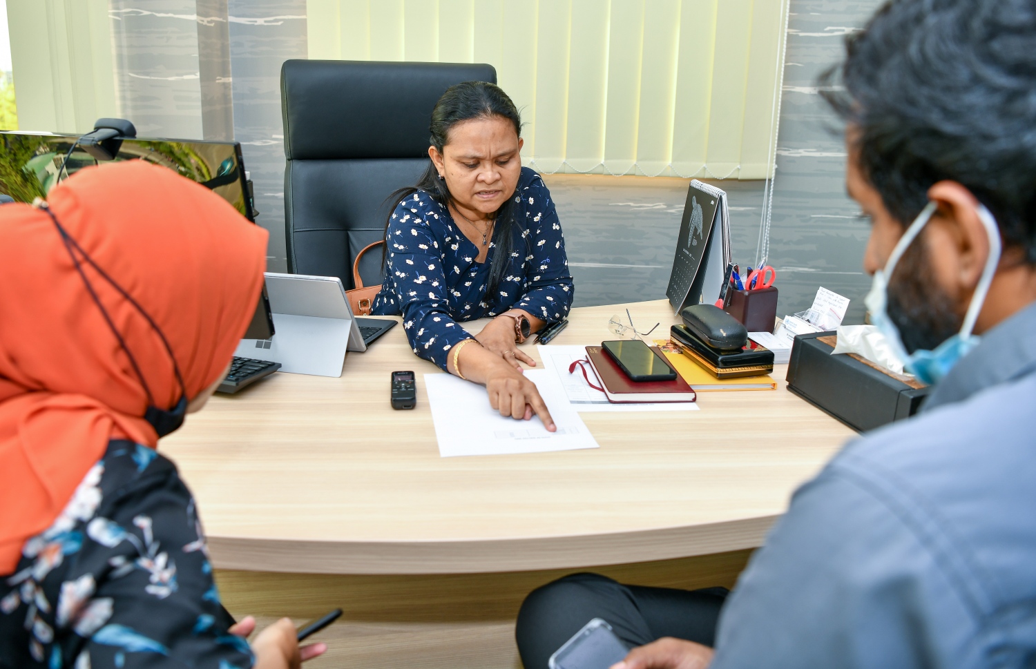 ހުޅުމާލެ ހޮސްޕިޓަލްގެ ސީއީއޯ މާރިޔާ ސައީދު، އެ ހޮސްޕިޓަލްގެ މަސައްކަތްތަކާ ގުޅޭގޮތުން މިދިޔަ ހަފުތާގައި "މިހާރު" އަށް އިންޓަވިއު ދެއްވަނީ.-- ފޮޓޯ: ފަޔާޒު މޫސާ/ މިހާރު