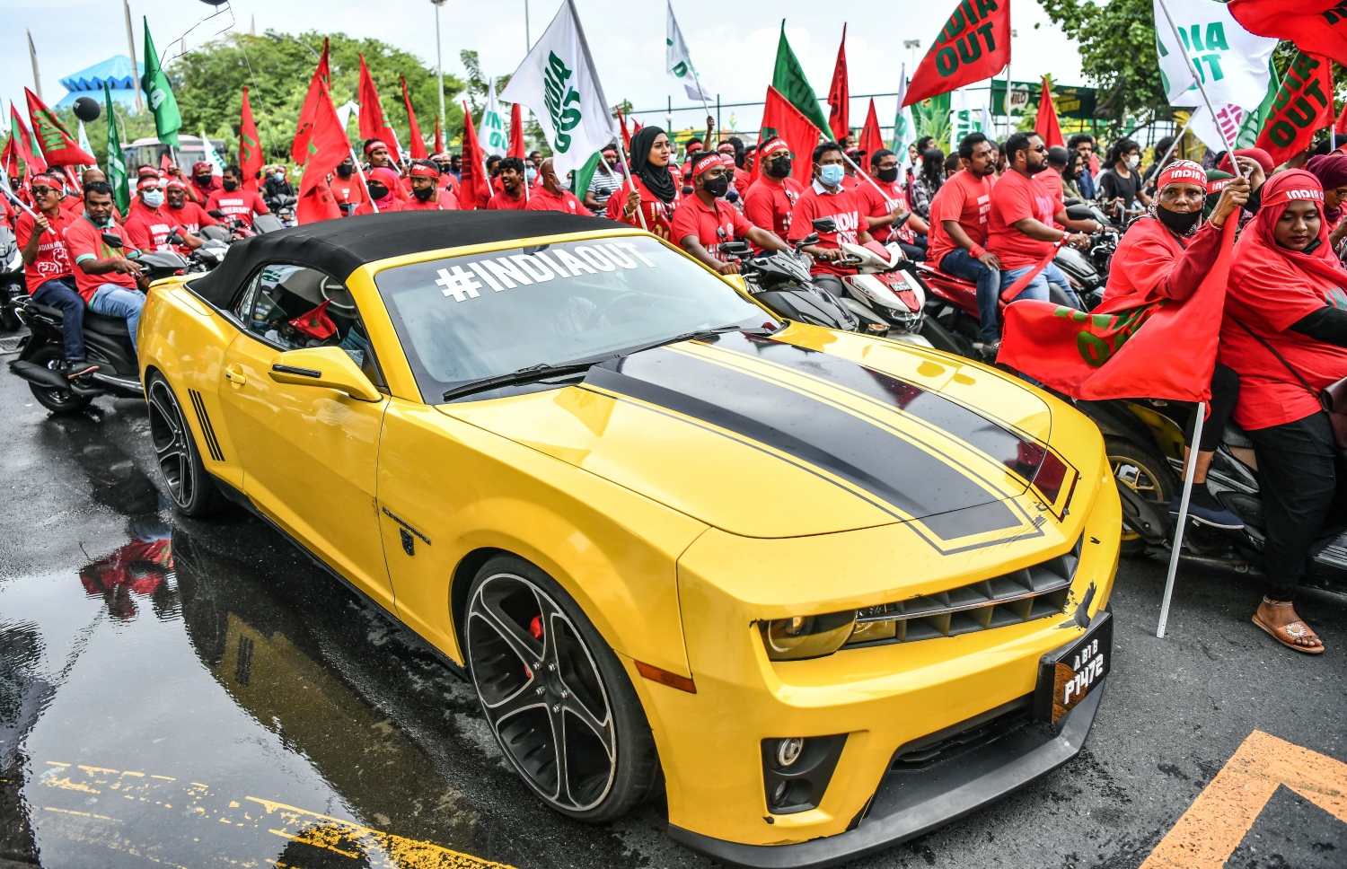 އިދިކޮޅު ޕީޕީއެމް އިން އިންތިޒާމުކޮށްގެން ހަވީރު މާލޭގައި ބާއްވަން އުޅުނު ސައިކަލު ބުރު، ފުލުހުން ވަނީ ޕީޕީއެމް އޮފީސް ކައިރިން މަގު ބަންދުކޮށް ސައިކަލް ބުރު ހުއްޓުވައިފައި --. ފޮޓޯ: ނިޝާން އަލީ/މިހާރު