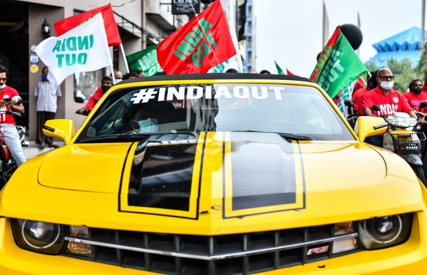 އިދިކޮޅު ޕީޕީއެމް އިން އިންތިޒާމުކޮށްގެން ހަވީރު މާލޭގައި ބާއްވަން އުޅުނު ސައިކަލު ބުރު، ފުލުހުން ވަނީ ޕީޕީއެމް އޮފީސް ކައިރިން މަގު ބަންދުކޮށް ސައިކަލް ބުރު ހުއްޓުވައިފައި --. ފޮޓޯ: ނިޝާން އަލީ/މިހާރު