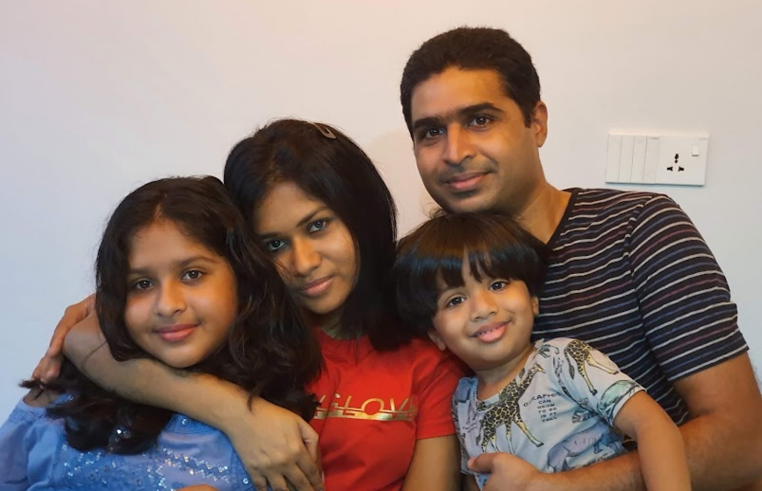 ނަބާ އޭނާގެ މަންމަ އާއި ބައްޕަ އަދި ކޮއްކޮ އާ އެކު