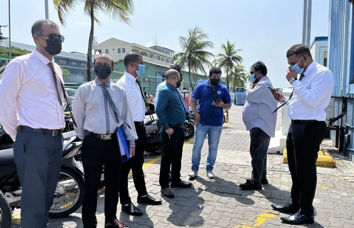 މާލޭ ސިޓީ ކައުންސިލްގެ މެމްބަރުން ޓީޖެޓީއާ ހަވާލުވާން ގޮސް. ފޮޓޯ: މާލެ ސިޓީ ކައުންސިލް