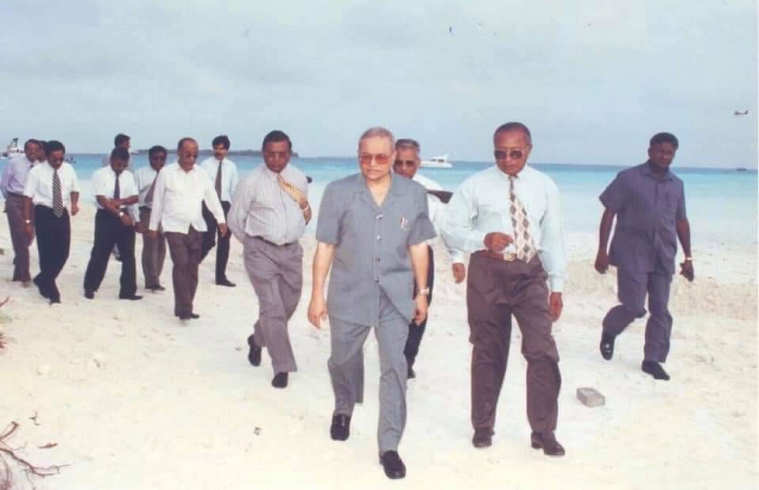 އުމަރު ޒާހިރު (ކ) މައުމޫން އަރިހުގައި ހުޅުމާލޭގެ މަސައްކަތްތައް ބައްލަވާލައްވަނީ.