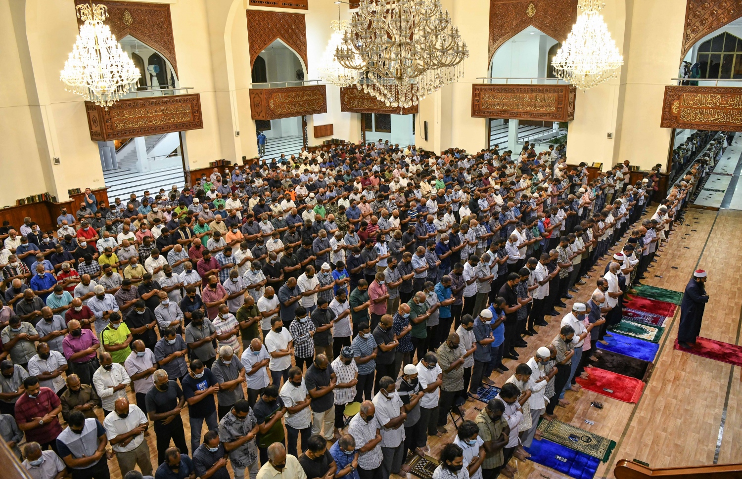 އުމަރު ޒާހިރުގެ ކަށު ނަމާދުގައި ގިނަ ބަޔަކު ބައިވެރިވަނީ-- ފޮޓޯ: ނިޝާން އަލީ/ މިހާރު