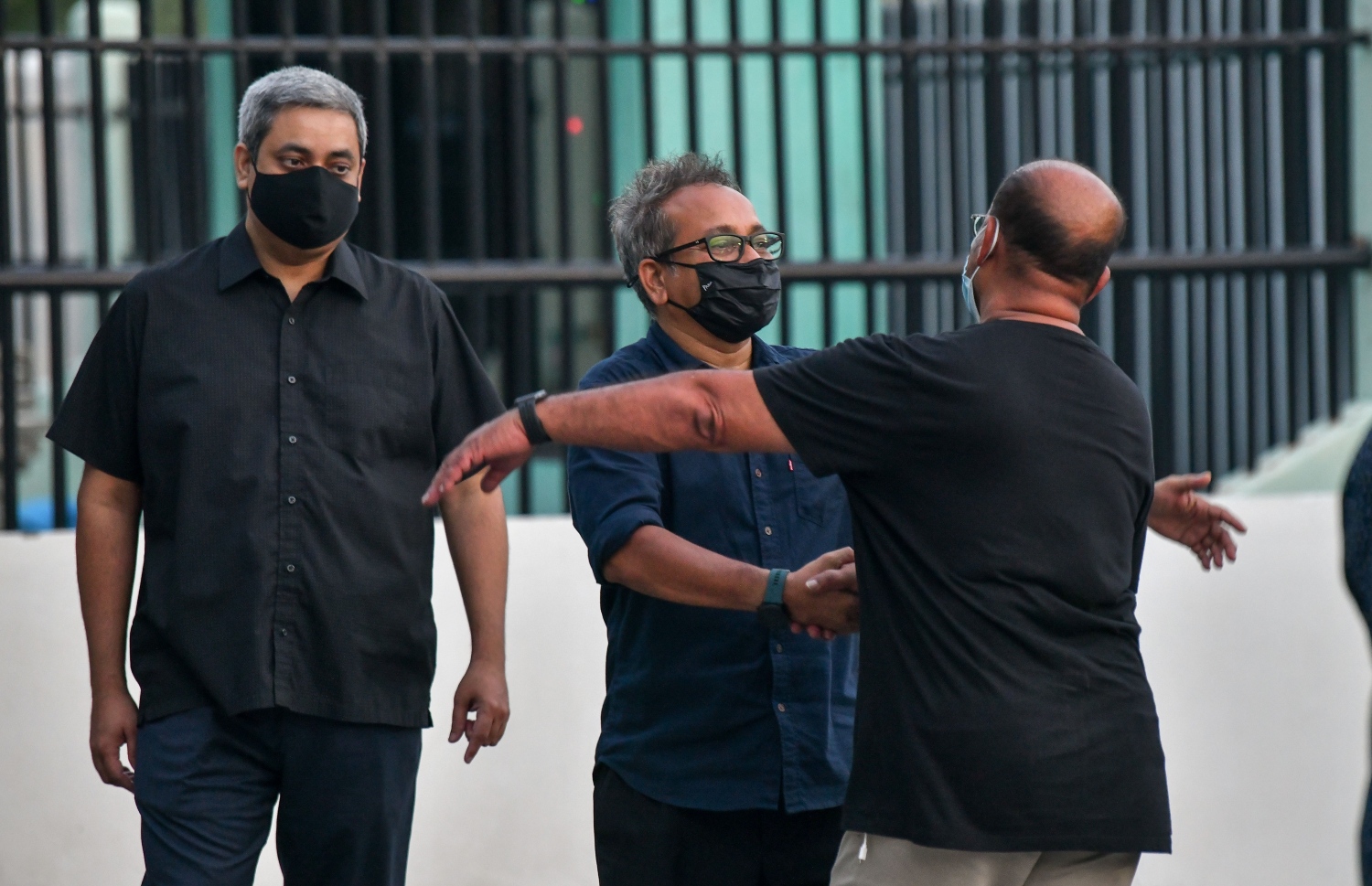 ރާއްޖެ އަށް ވަރަށް އަގުހުރި ހިދުމަތްތަކެއް ކޮށްދެއްވި، އަދި އެތައް ބައެއްގެ ލޯބި ލިބިވަޑައިގެންފައިވާ ކުރީގެ މިނިސްޓަރު އުމަރު ޒާހިރު މޫނު ދެއްކުން ހުޅުމާލެ ސަހަރާގައި ކުރިޔަށް ދަނީ --. ފޮޓޯ: ނިޝާން އަލީ /މިހާރު