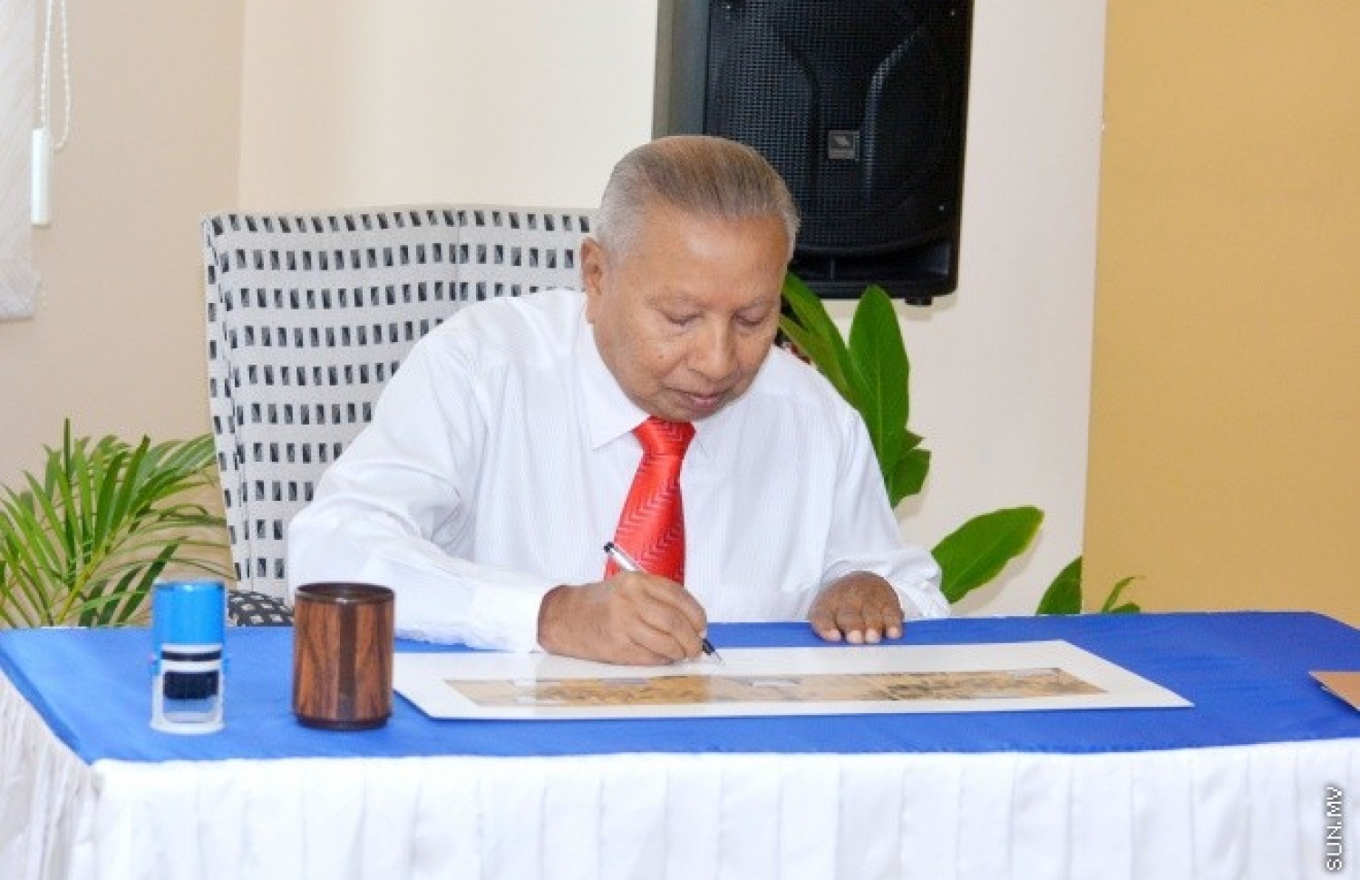 އުމަރު ޒާހިރު ބައިވެރިވެވަޑައިގެންނެވި ރަމިއްޔާތެއްގެ ތެރެއިން.-- ފައިލް ފޮޓޯ