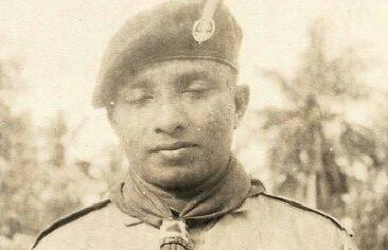 އުމަރު ޒާހިރު ޒުވާން އުމުރުގައި ސްކޫލްގެހަރަކާތެއްގެ ތެރެއިން ނަންގަވާފައިވާ ފޮޓޯއެއް