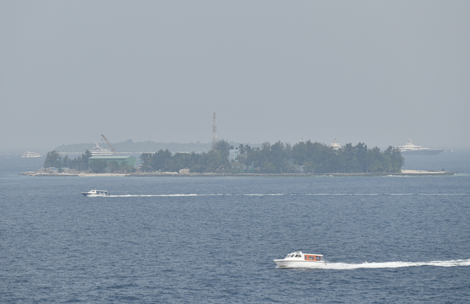 މިދިޔަ އަހަރު ރާއްޖެއަށް ހޭޒްގެ އަސަރުކުރިއިރުގައި ހުޅުމާލޭގެ މަލަމަތި ފުސްވެފައި -- ފޮޓޯ: ފަޔާޒް މޫސާ | މިހާރު