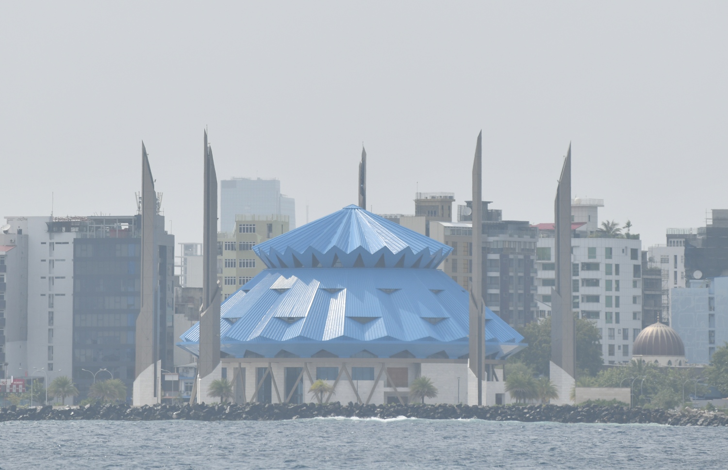 މާލޭގެ ކިންގް ސަލްމާން މިސްކިތް ސަރަހައްދު ފުސްވެފައި، އުތުރު އިންޑިއާގެ ވައި ތަޣައްޔަރުވުމުގެ އަސަރު ރާއްޖެ އަށް ވެސް ކޮށް، ރާއްޖޭގެ އެކި ހިސާބުތަކުގައި ހޭޒް ނުވަތަ ފުސްކަން ވަނީ އިތުރުވެފަ -- ފޮޓޯ: ފަޔާޒު މޫސާ / މިހާރު