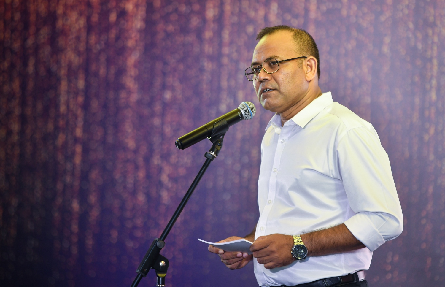 އެމްޑަބްލިއުއެސްސީގެ މެނޭޖިން ޑިރެކްޓާ ޝާހު މިރޭގެ ޖަލްސާގައި ވާހަކަ ދައްކަވަނީ.--- ފޮޓޯ: ފަޔާޒް މޫސާ/ މިހާރު