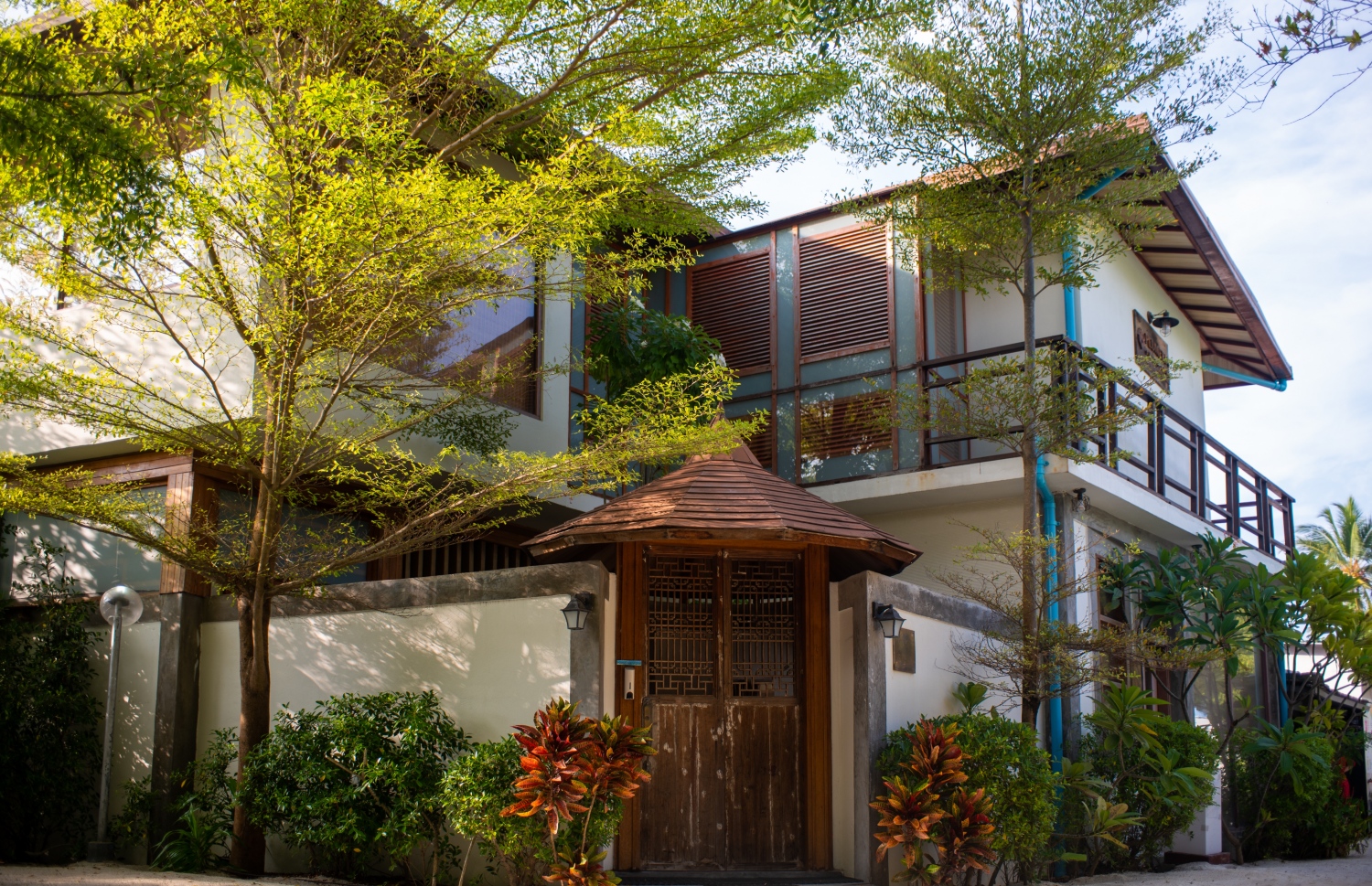 ވ. ތިނަދޫގައި ހުންނަ ގެސްޓް ހައުސްއެއް: އެ ރަށުގައި 8 ގެސްޓް ހައުސް ހިންގަ.-- ފޮޓޯ: މިހާރު