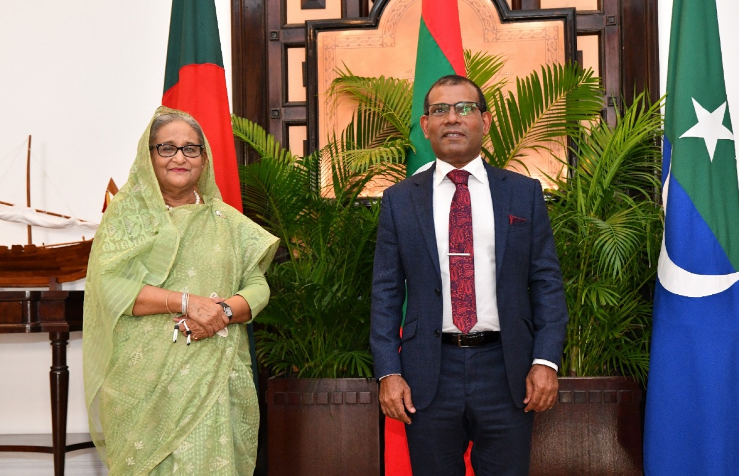 ނަޝީދާއި ހަސީނާ މަޖިލީހުގައި. ތަރައްގީއަށް ބޭނުންވާ ވަސީލަތްތަކާއި ފުރުސަތުތައް ބަންގްލަދޭޝަށް އެބަ އޮތް ކަމަށް ހަސީނާ ވިދާޅުވި.