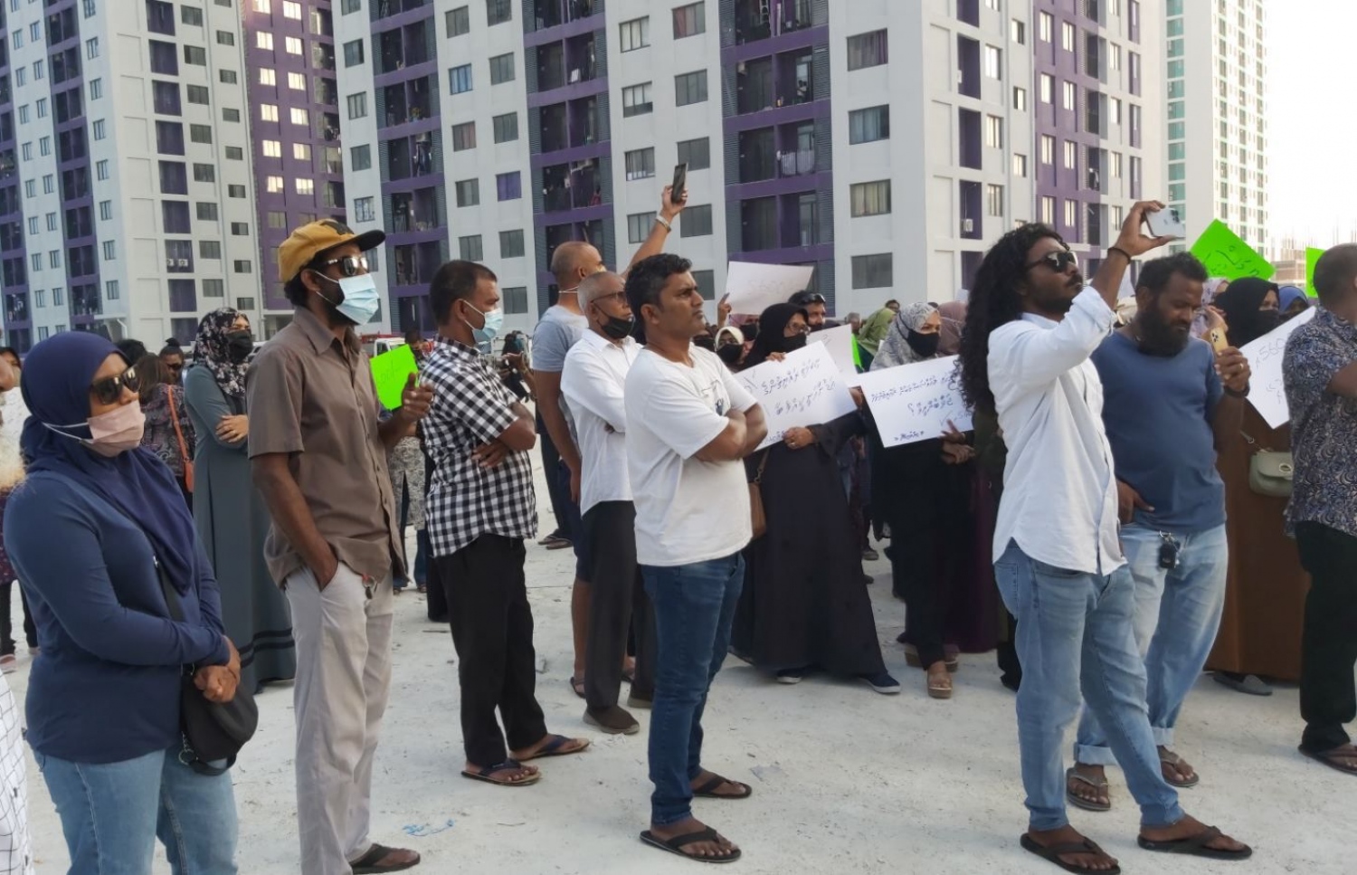 ފިނިޝިންގެ މުއްދަތު އިތުރުނުކޮށްދީގެން ހިޔާ ފްލެޓްތައް ކައިރީގައި މުޒާހަރާ ކުރަނީ.