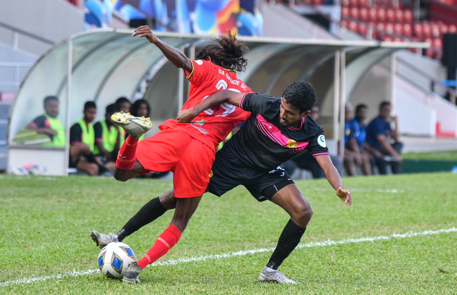 ޔޫވީ އާއި ގްރާންޑޭ މިއަދު ކުޅުނު މެޗުގެ ތެރެއިން --- ފޮޓޯ: ފަޔާޒު މޫސާ | މިހާރު