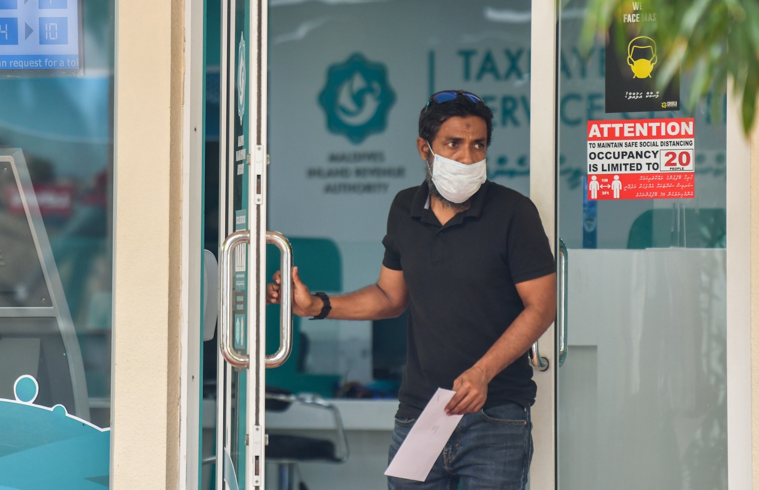 މީރާ ސާވިސް ސެންޓަރުން މީހަކު ނުކުންނަނީ-- ފޮޓޯ: ފަޔާޒު މޫސާ/މިހާރު