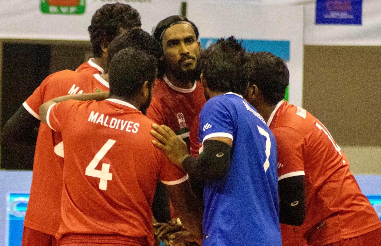 ސެންޓްރަލް ޒޯންގައި ގައުމީ ވޮލީ ޓީމުން ކުޅުނު މެޗެއްގެ ތެރެއިން --- ފޮޓޯ: ރާއްޖެ ޓީވީ