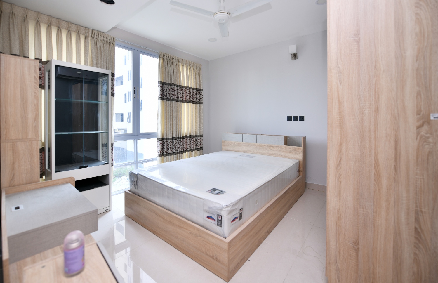 ފުލުހުންގެ ނަމޫނާ އެޕާޓްމެންޓެއްގެ ކޮޓަރިއެއް -- ފޮޓޯ: ފަޔާޒް މޫސާ/ މިހާރު