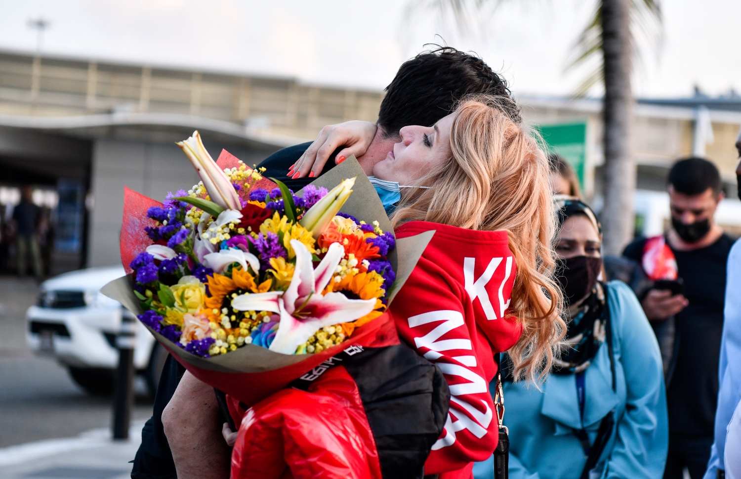 1.3 ވަނަ ޓޫރިސްޓު އެމިލް އޭނާގެ އަންހެނުންނާ އެކު: މިއީ އޭނާ ރާއްޖެ އާއި ދެވަނަ ފަހަރު. --ފޮޓޯ:ފަޔާޒް މޫސާ/މިހާރު